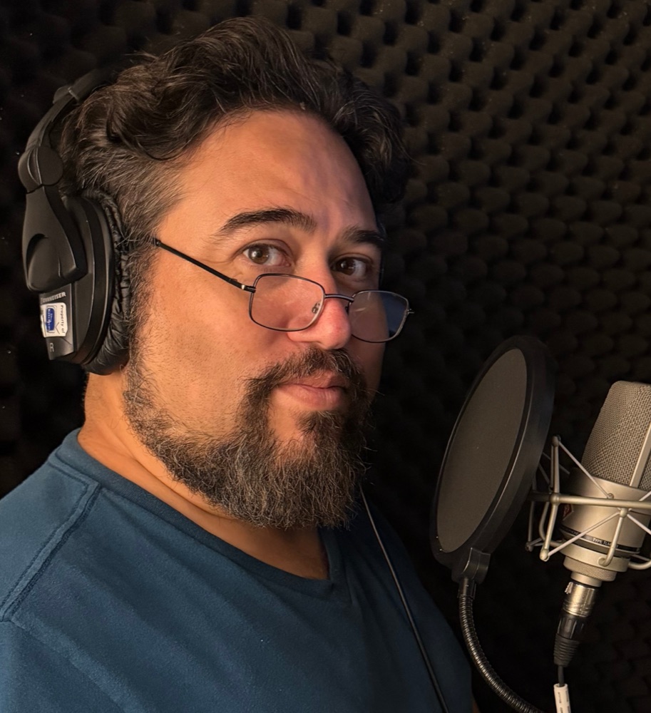 Headshot of Daniel Reyes